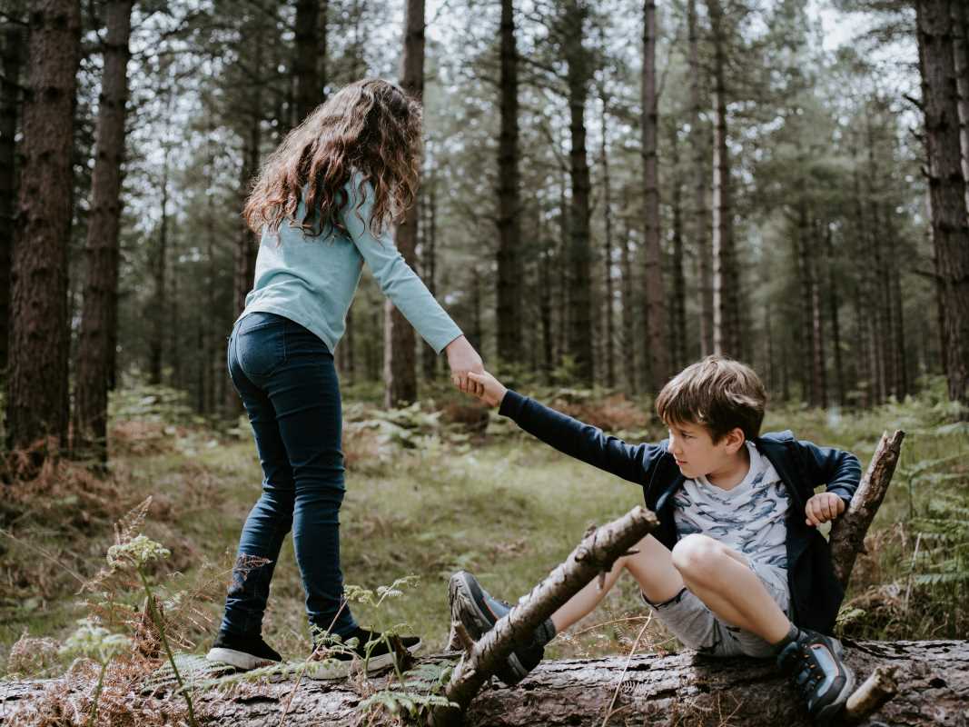 2 Solid Ways to Encourage Sibling Cooperation and Teamwork